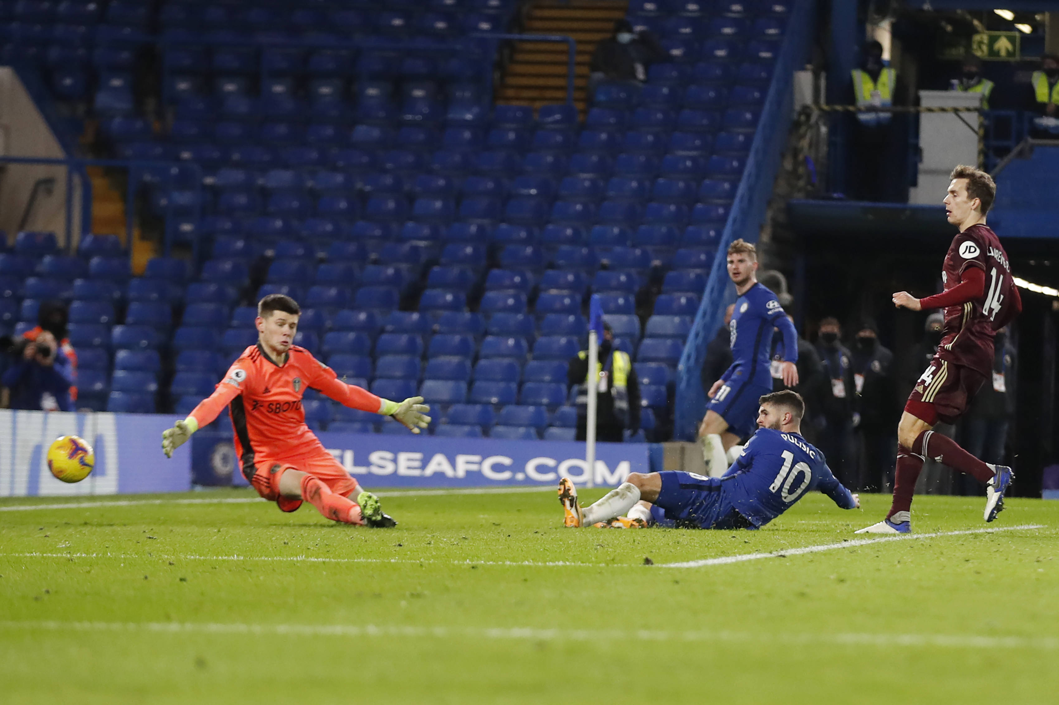 攻防两端的 攻防两端的